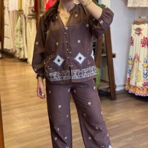 Blusa Cafe Bordada