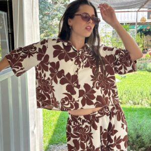 Blusa Flores Cafe