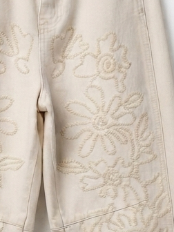 Pantalon Beige Flores Bordado - Imagen 3