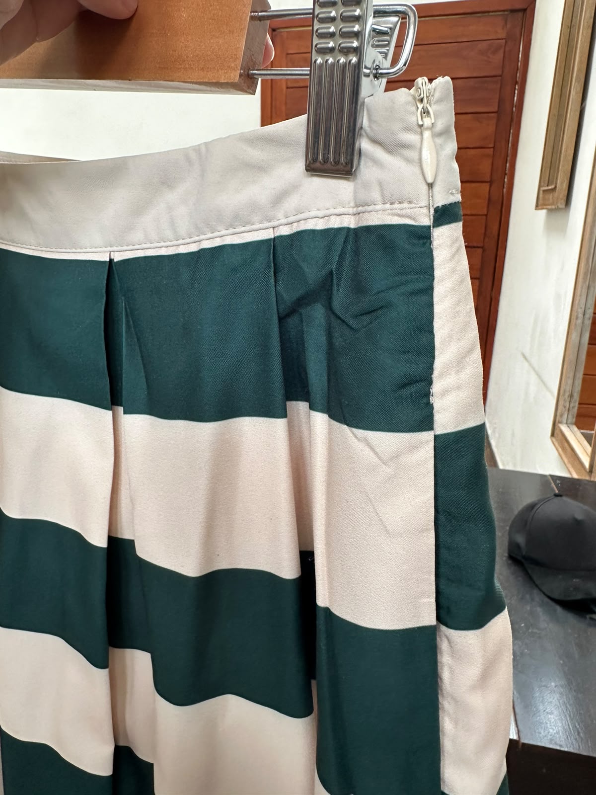 Falda Rayas Verde Bolsas A Los Lados - Imagen 2
