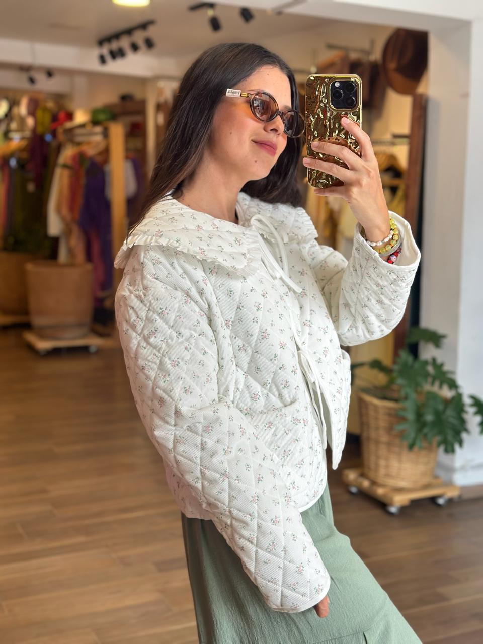 Chamarra Flores Blanca Matelasseada Cuello Bobo - Imagen 3